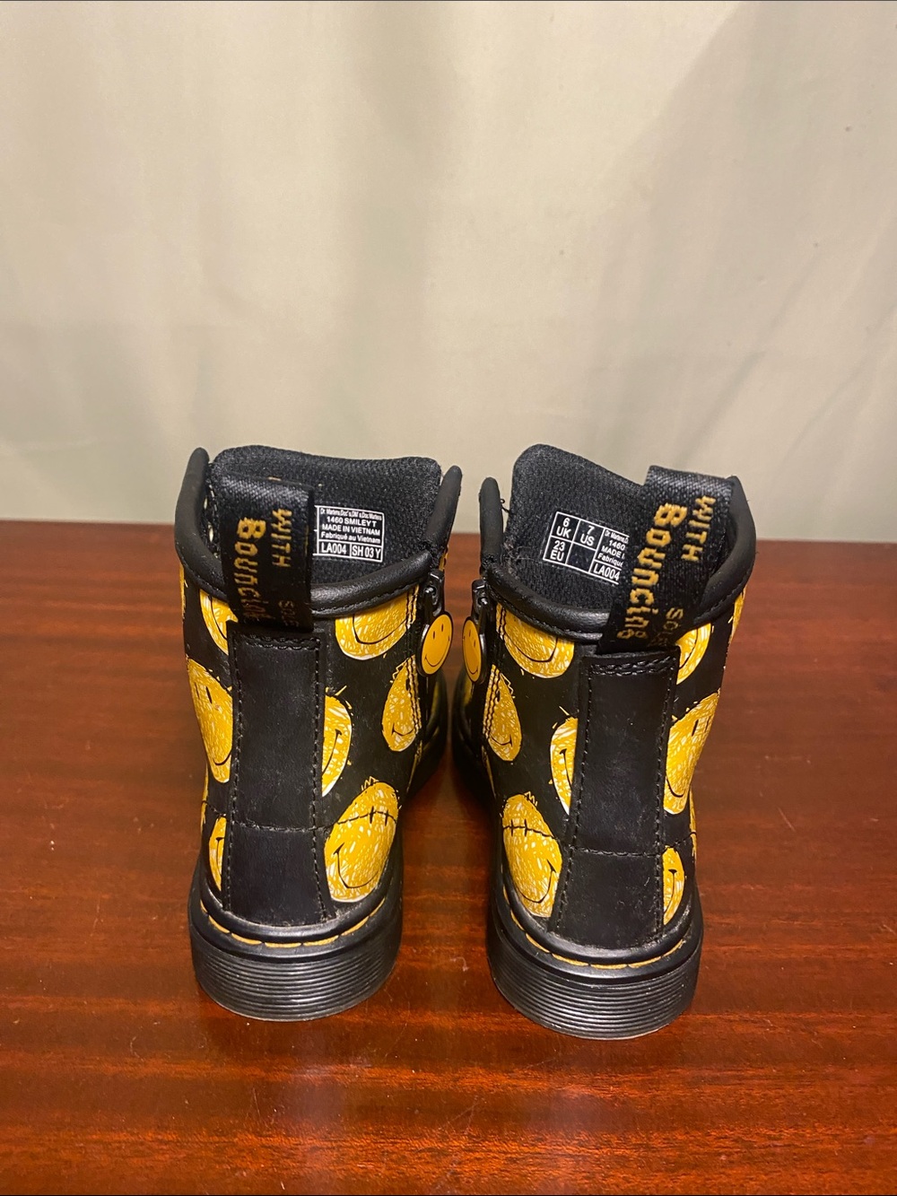 Dr. Martens 1460 x Smiley T 8-Eye Black  Combat Ankle Boots Size 7 - Picture 2 of 9